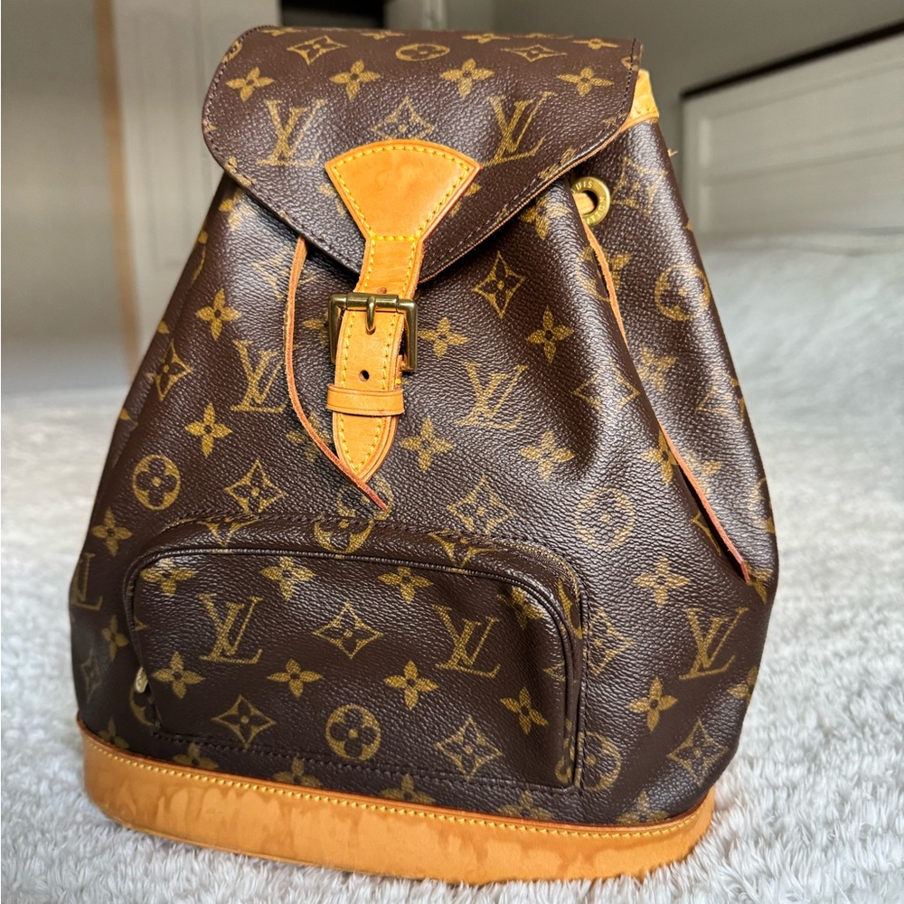 LV montsouris MM backpack 💲1085